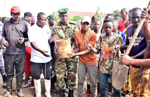 Burundi : TDC – Le Vice-Président du Sénat construit un bureau administratif à Gihanga.