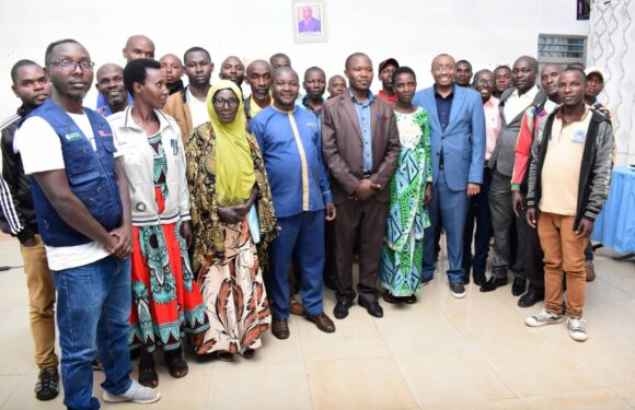 Burundi : 3000 agriculteurs boostent leurs sols avec la dolomie à Cankuzo.