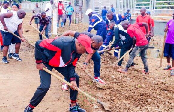 Burundi : Maire et citoyens unissent les efforts pour la propreté à Bujumbura