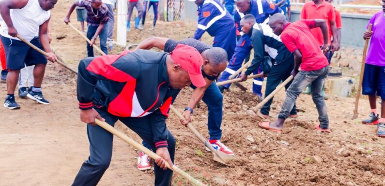 Burundi : Maire et citoyens unissent les efforts pour la propreté à Bujumbura