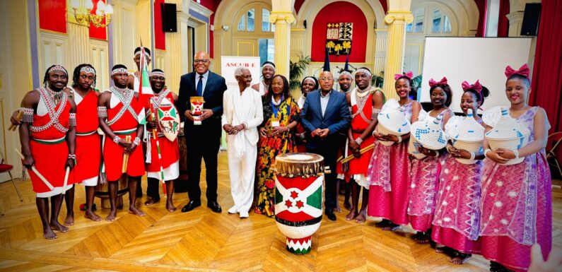 Burundi : Vumera Club, les Tambours sacrés résonnent au cœur de Paris, France.