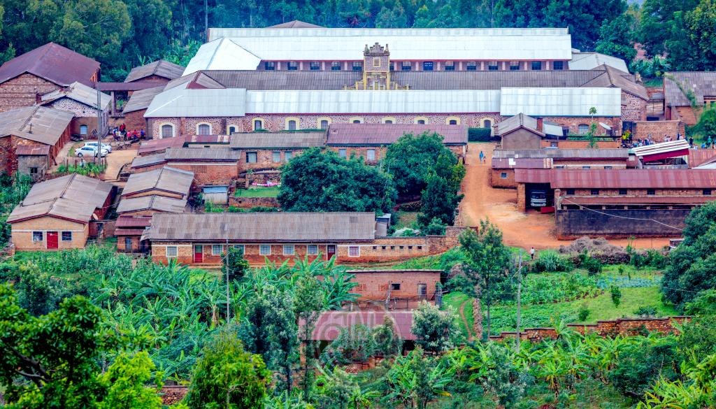 Burundi : Jubilé du Séminaire de Mugera, oubliant génocides cultuel et culturel coloniale