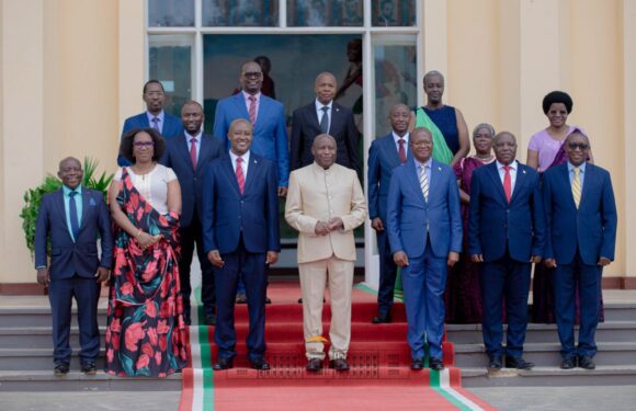 Burundi : Photo  du nouveau Gouvernement, Justice et Infrastructures confirmées