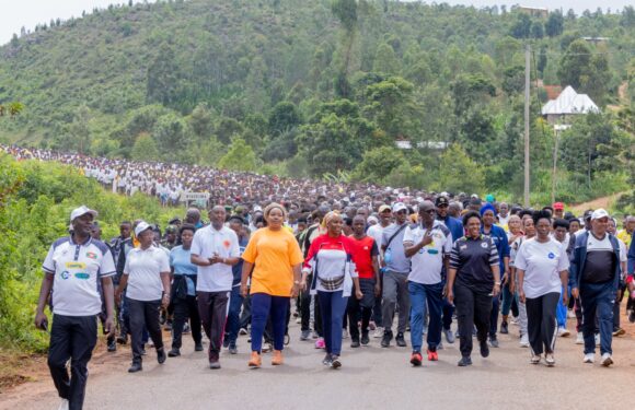 Burundi : Marche communautaire sportive de la Première Dame à Burunga