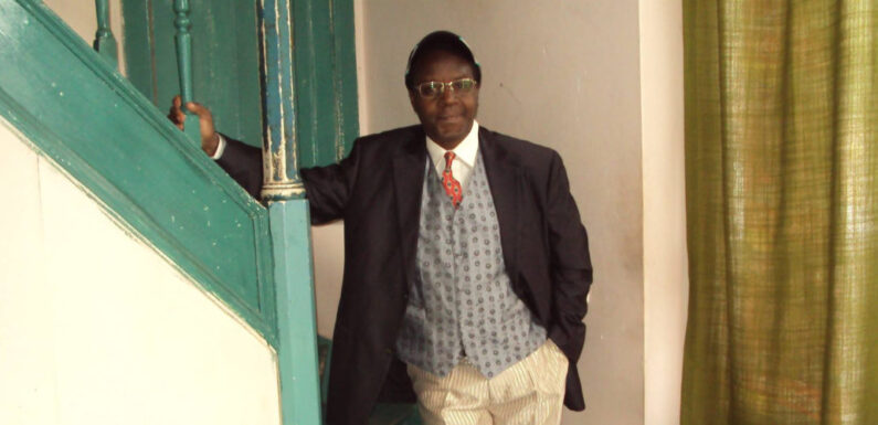 Burundi / Uburundi : Niyongabo Philippe asubira kwihweza amateka ya vuba n’intambara mu gitabu gishasha