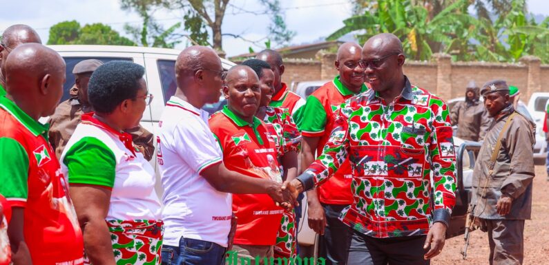 Burundi / Politique : Ndikuriyo Révérien porte à 41 sur 42 le nombre de communes visitées en 2 mois