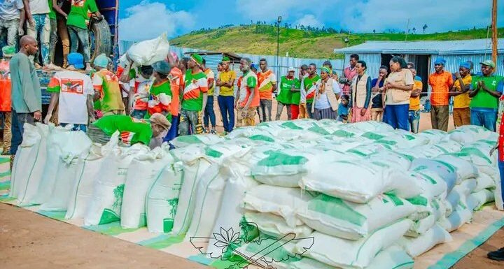 Burundi : Le CNDD-FDD apporte une aide alimentaire aux réfugiés congolais du camp de Busuma