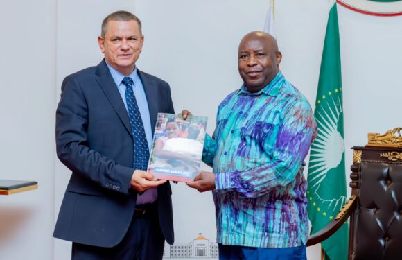 Burundi /  Santé : Le Chef de l’État reçoit le Représentant sortant de l’OMS