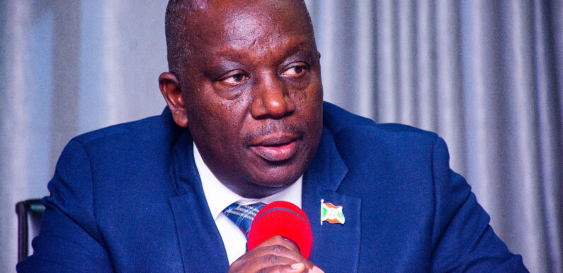 Burundi , Uburundi / Bujumbura : Buramatari yakoranye inama n’abajejwe komine Mukaza ku mutekano n’iterambere