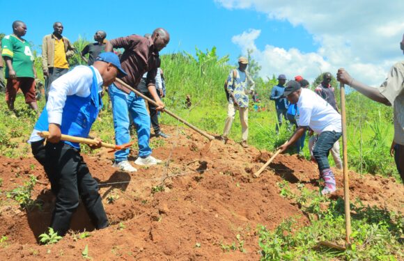 Burundi : Lancement des fossés antiérosifs à Muramvya – projet PAGRIS