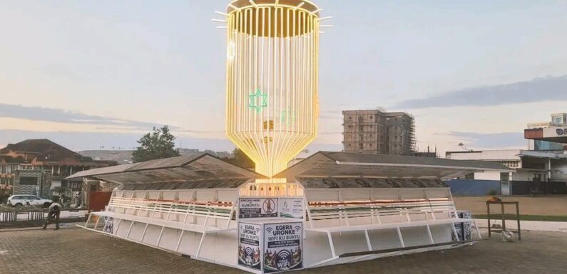 Burundi : Une place touristique connectée avec un Tambour – Ingoma – lumineux à Gitega