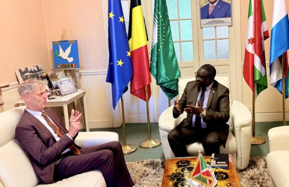 Burundi / Belgique : Ntahiraja Thérence échange avec l’ancien ambassadeur Joseph Smets