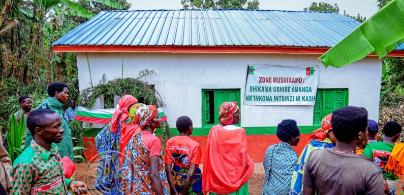 Burundi : Le CNDD-FDD offre deux maisons aux anciens combattants à Kiganda